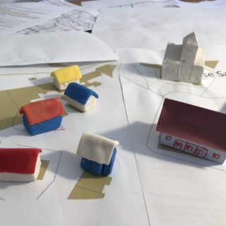 Maquettes église et maisons